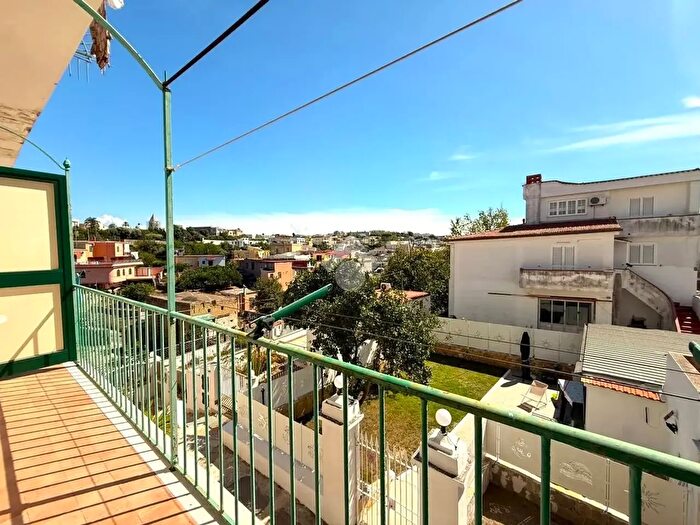 Appartamento trilocale in vendita in Corso Garibaldi, Monte Di Procida