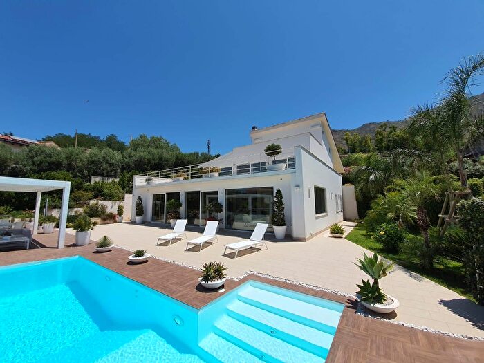 Casa con 9 locali in vendita in Palermo