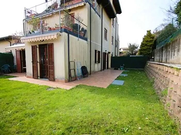 Appartamento trilocale in vendita in Via Troncaia, Olgiate Comasco