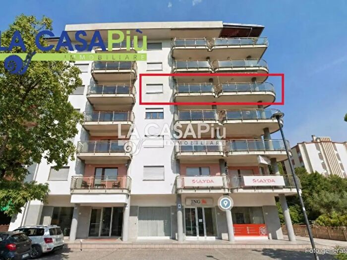 Appartamento con 6 locali in vendita in Viale della Resistenza, Rende