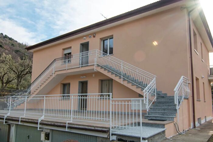 Appartamento trilocale in vendita in Varazze