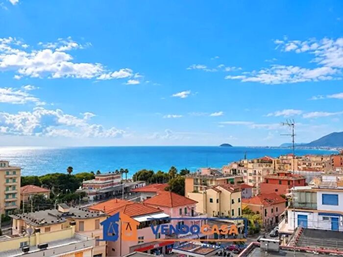 Appartamento trilocale in vendita in Via Aurelia, Loano