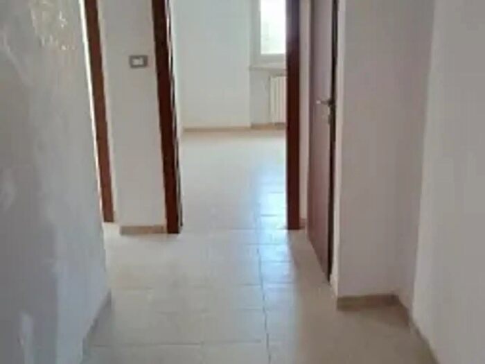 Appartamento trilocale in vendita in Via Martiri della Divisione Acqui, Alessandria