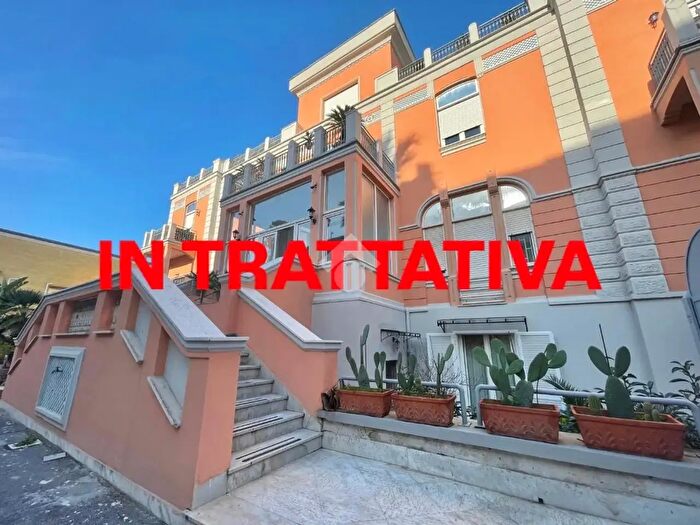 Appartamento con 5 locali in vendita in Via Pittore, San Giorgio A Cremano