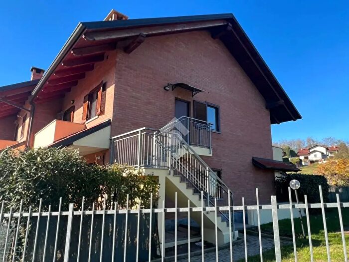 Appartamento quadrilocale in affitto in Via Regina Elena, Andezeno