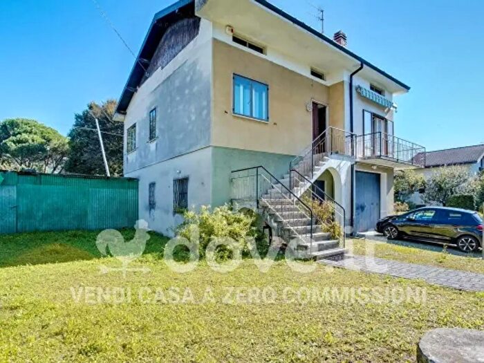 Casa con 6 locali in vendita in Via San Vittore, Casalzuigno