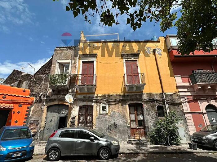 Appartamento con 5 locali in vendita in Via Grotta Magna, Catania