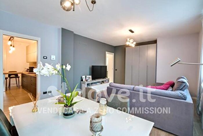 Appartamento quadrilocale in vendita in Via Carolina Pulici, Albese Con Cassano