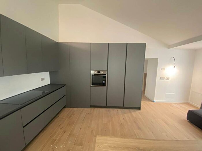 Appartamento quadrilocale in affitto in Via Santi Martiri, Città Vecchia, Trieste