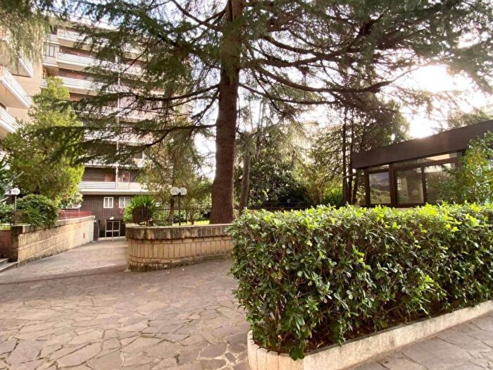 Appartamento bilocale in affitto in Via Simone Martini, Tintoretto, Roma