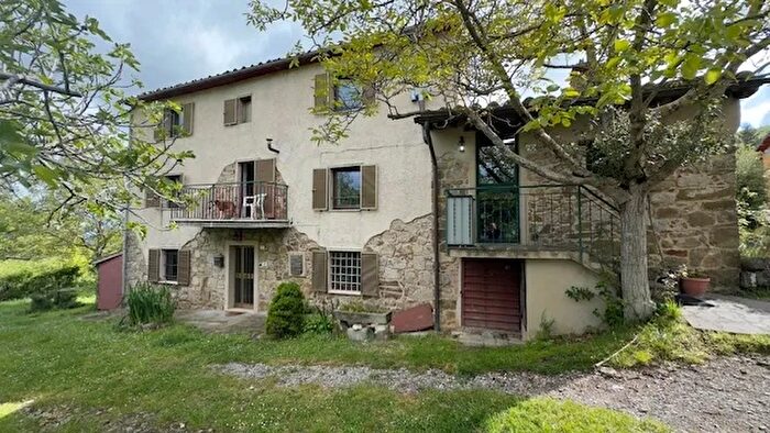 Casa con 6 locali in vendita in Seggiano