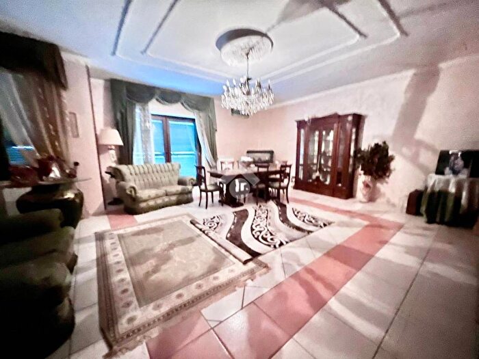 Appartamento con 5 locali in affitto in Appartamento Via Curielli, Rotondi