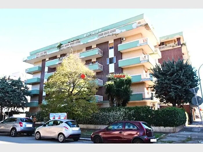 Appartamento con 5 locali in vendita in Via Silvio Pellico, Foggia
