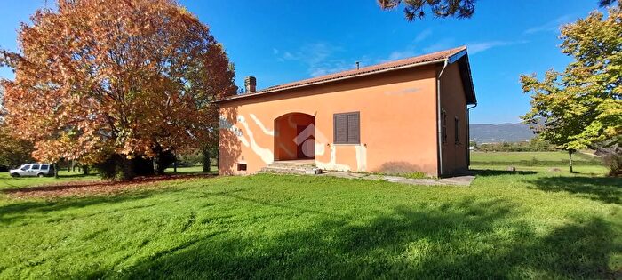 Casa trilocale in vendita in Via Colle, Vico Nel Lazio