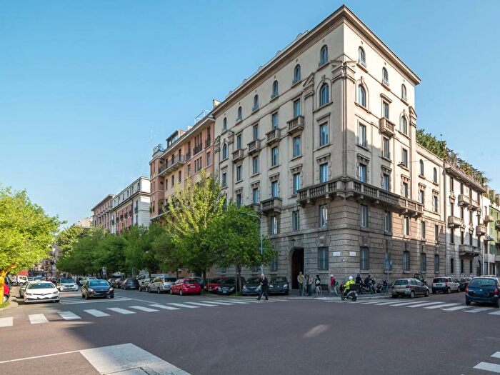 Appartamento trilocale in affitto in Via Francesco Londonio, Paolo Sarpi, Milano