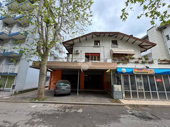 Appartamento con 5 locali in vendita in Via Venezia, Cattolica