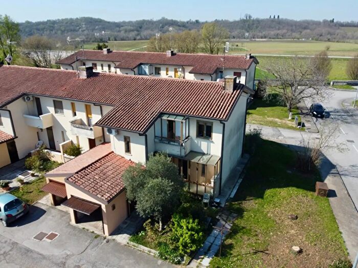 Casa con 5 locali in vendita in Via Don Pietro dAgostina, Manzano