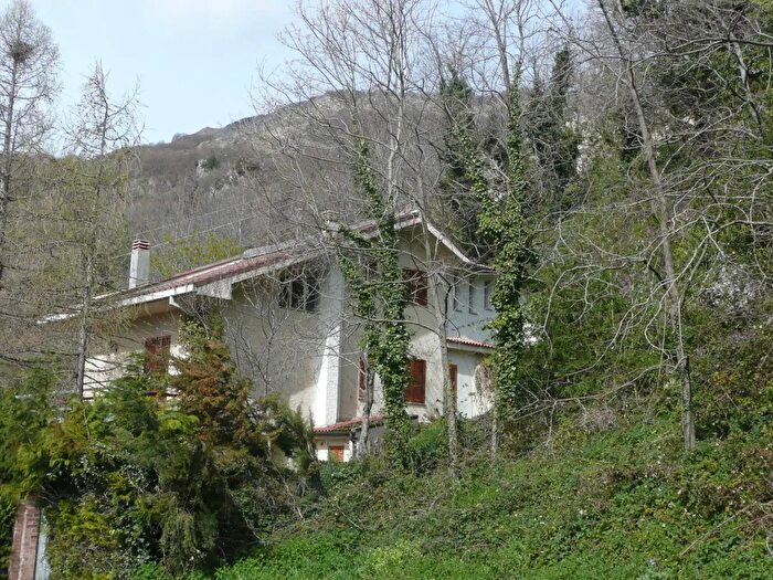 Casa con 10 locali in vendita in Forca di Valle, Isola Del Gran Sasso DItalia