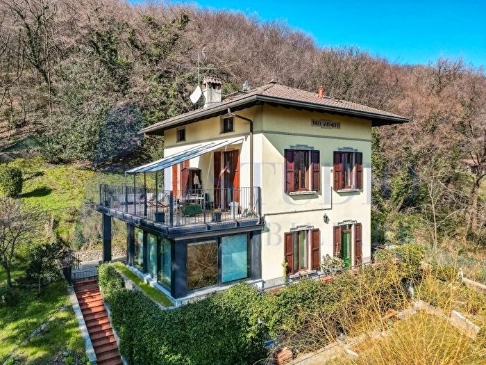 Casa con 7 locali in vendita in Località San Michele Galbiate, Galbiate