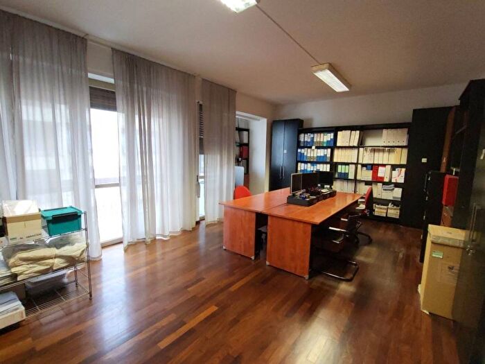 Casa con 5 locali in affitto in Via Fra' Domenico Buonvicini, Libertà Savonarola, Firenze
