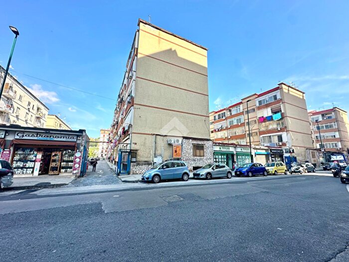 Appartamento bilocale in vendita in Via Giacomo Leopardi, Napoli
