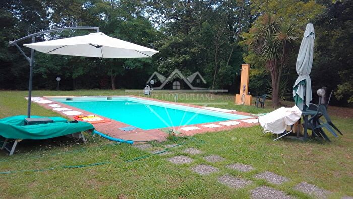 Casa con 11 locali in vendita in Castelnuovo Magra