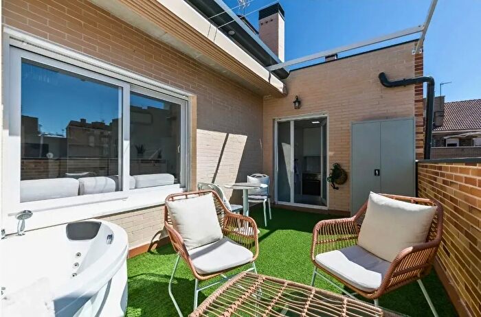 Appartamento trilocale in vendita in Via Scaldasole, Milano