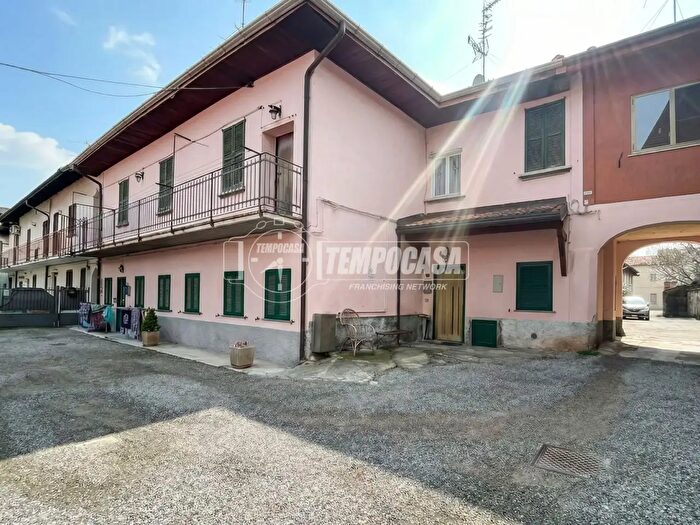 Casa quadrilocale in vendita in Via Quadro, Cassano Magnago