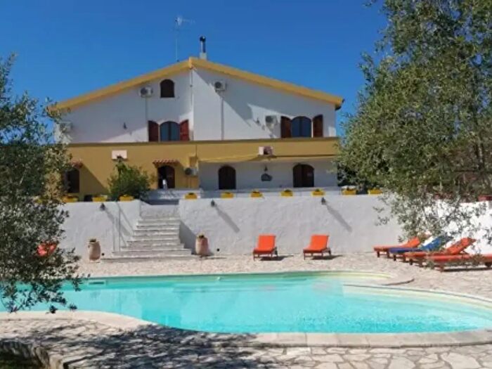 Appartamento con 6 locali in vendita in Strada Vicinale Rio Calvia, Alghero