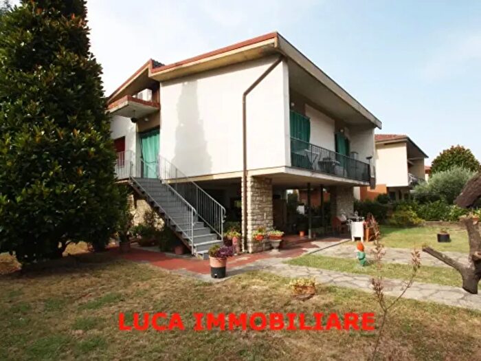 Casa con 6 locali in vendita in Via Ottone Rosai, Pescia