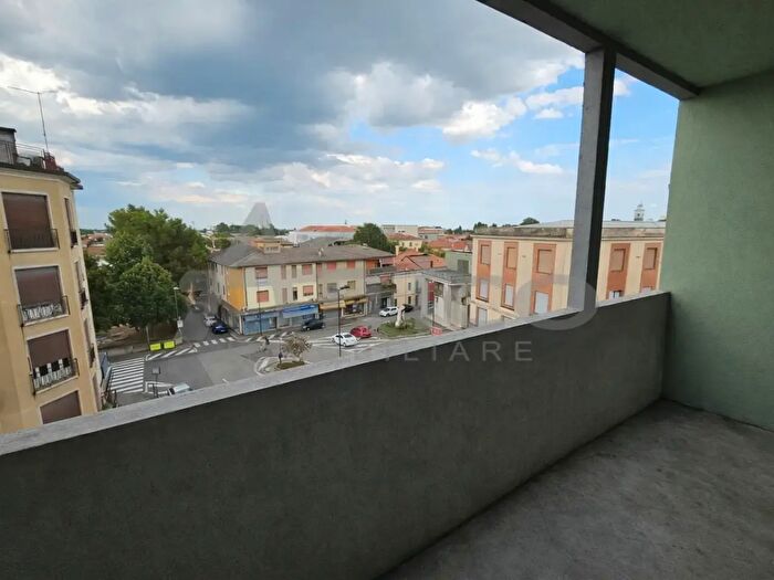 Appartamento con 7 locali in vendita in Corso del Popolo Ro, Rovigo