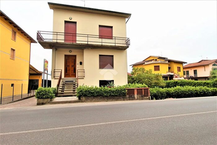 Casa con 7 locali in vendita in Via Don Orazio Ceccarelli, Quarrata