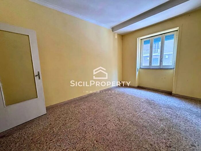 Appartamento trilocale in vendita in Via Ammiraglio Caracciolo, Catania