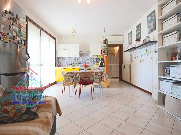 Appartamento quadrilocale in vendita in Via Ariosto, Cento