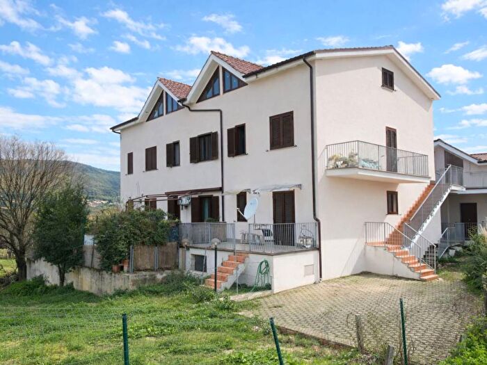 Appartamento quadrilocale in affitto in Via Augusto, Fara in Sabina