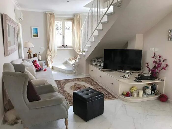 Casa con 7 locali in vendita in Forte Dei Marmi