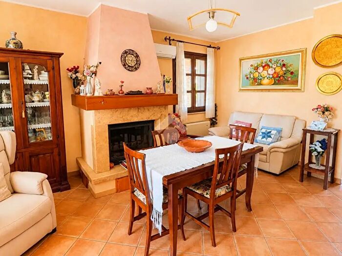 Casa con 6 locali in vendita in Via Cristoforo Colombo, Terralba