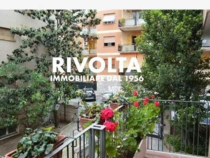 Appartamento con 5 locali in vendita in Via Luigi Bertelli, Roma