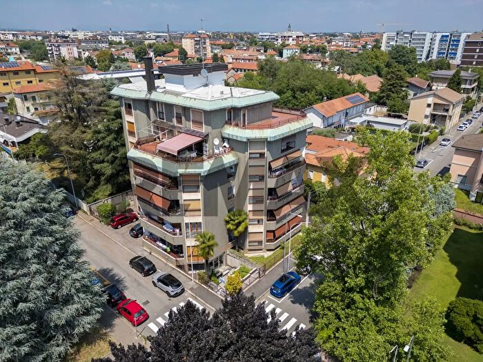 Appartamento trilocale in vendita in Via Orazio, Busto Arsizio