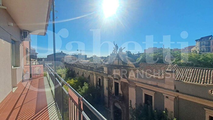 Appartamento quadrilocale in vendita in Via Orto del Re, Catania