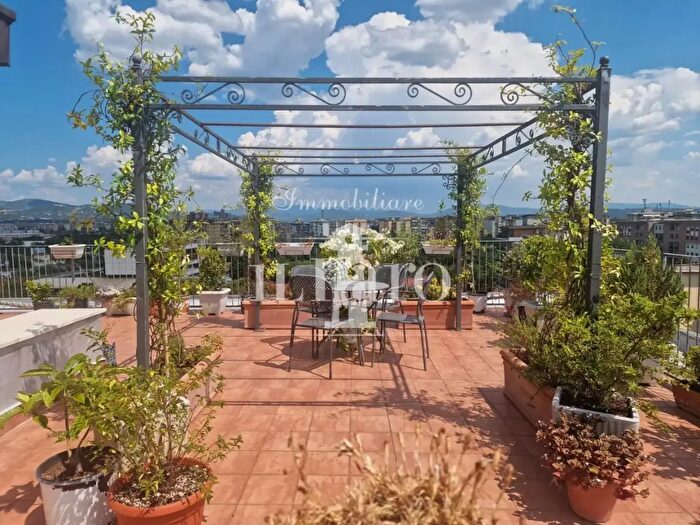 Appartamento con 6 locali in vendita in I Novoli, Firenze