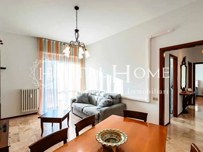 Appartamento trilocale in vendita in Via Angelo Maj, Bergamo