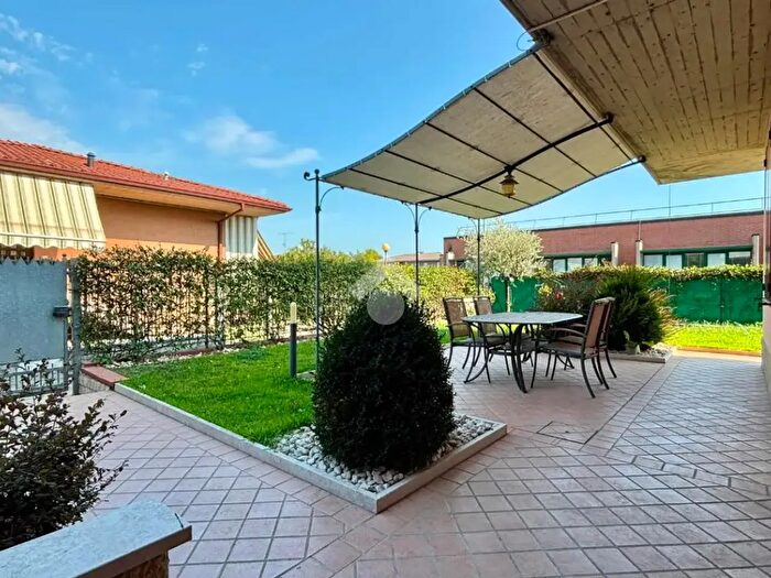 Appartamento trilocale in vendita in Via Aldo Moro, Rezzato
