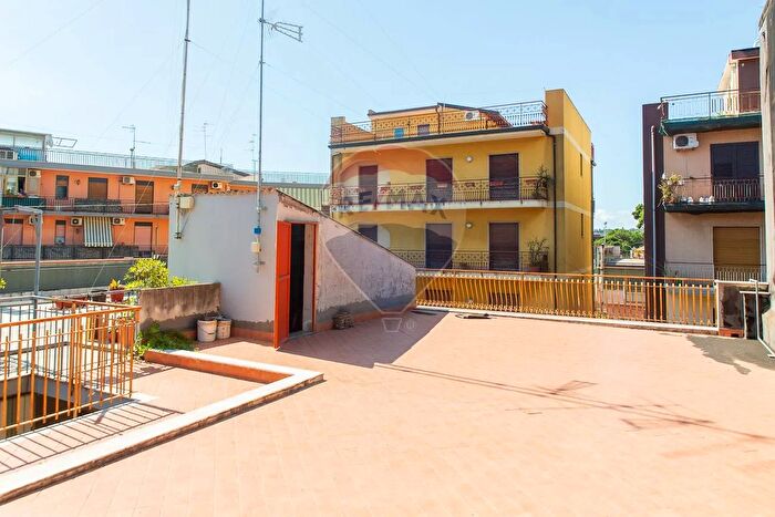 Appartamento con 5 locali in vendita in Via Libertà, Aci Catena