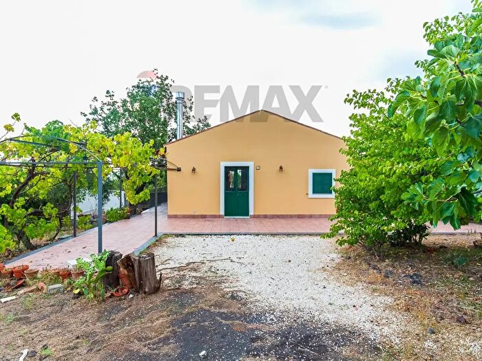 Casa trilocale in vendita in Via delle Margherite, Mascalucia