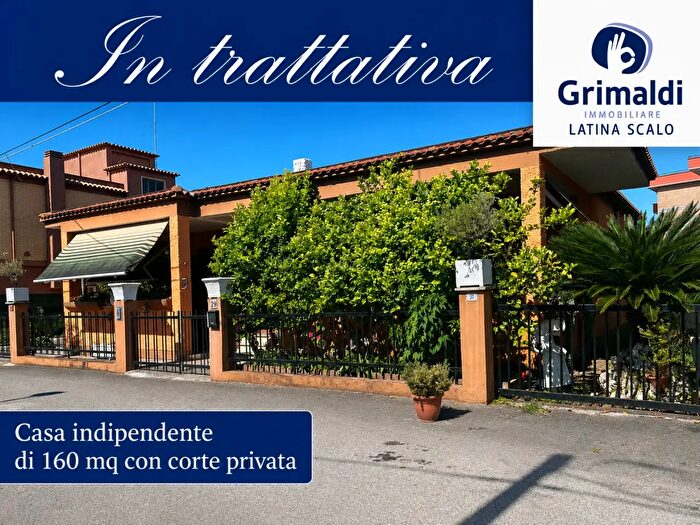 Casa in vendita in Via del Giaggiolo, Latina