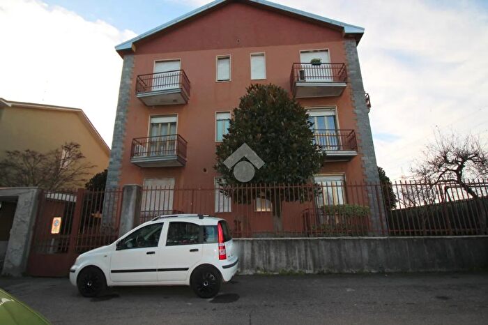 Appartamento trilocale in vendita in Via Carlo Cattaneo, Rho