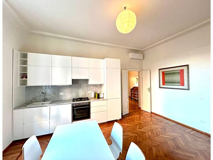 Appartamento trilocale in affitto in Via Solferino, Turati, Milano