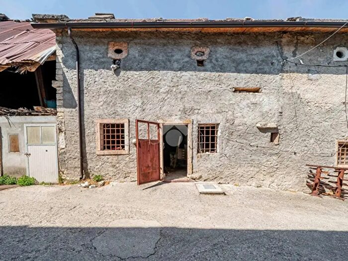 Casa quadrilocale in vendita in Contrada Valle, Velo Veronese