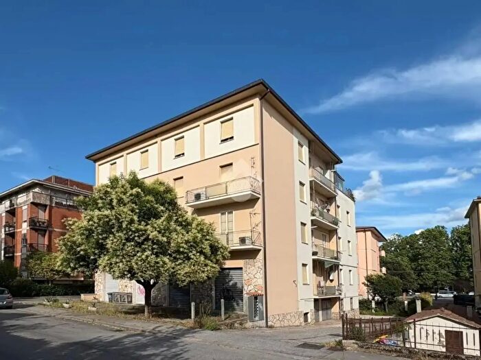 Appartamento trilocale in vendita in Via Italo Ciaurro, Terni